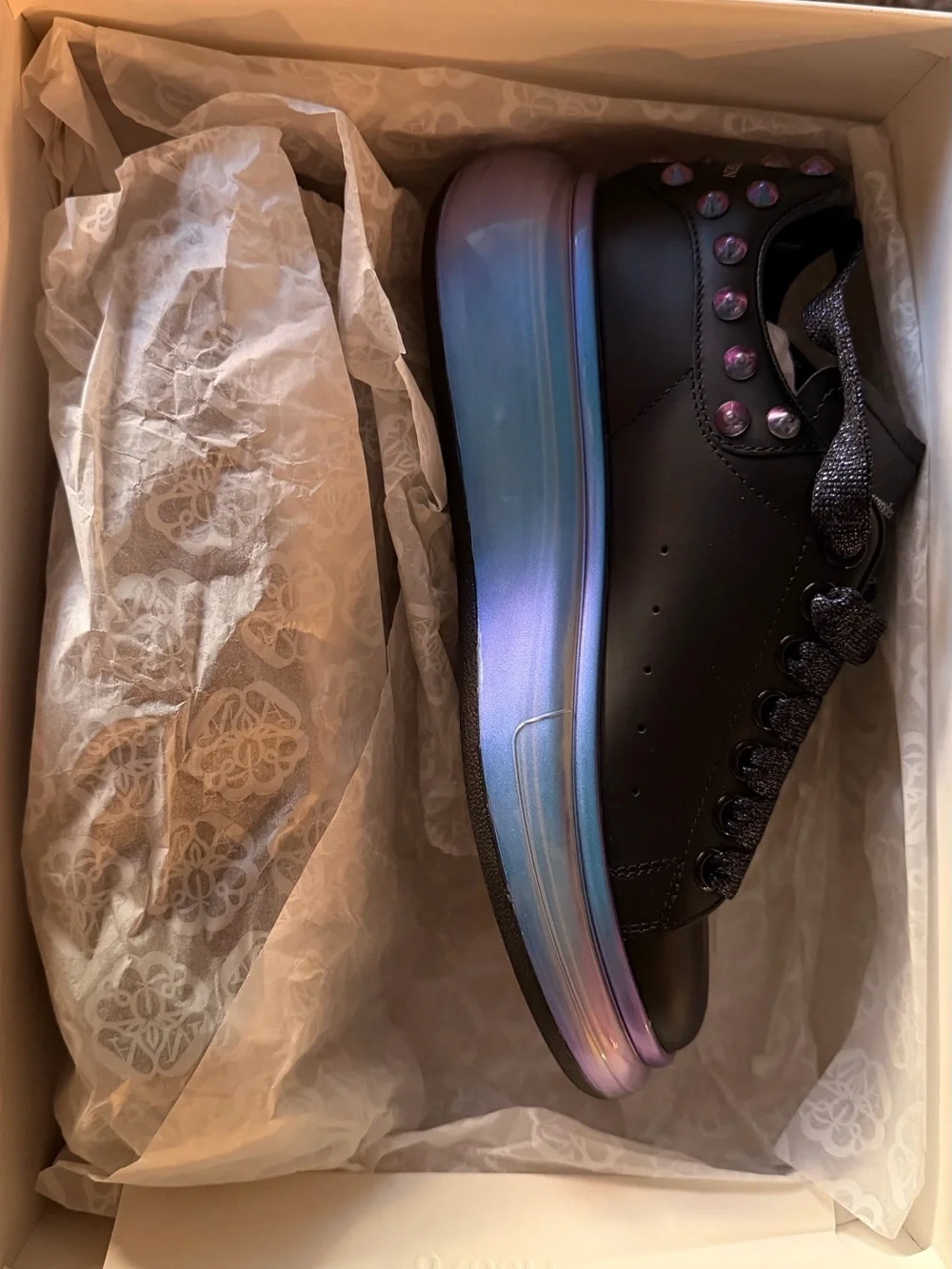 NWT Alexander McQueen Sneakers Oversized Iridescent Black